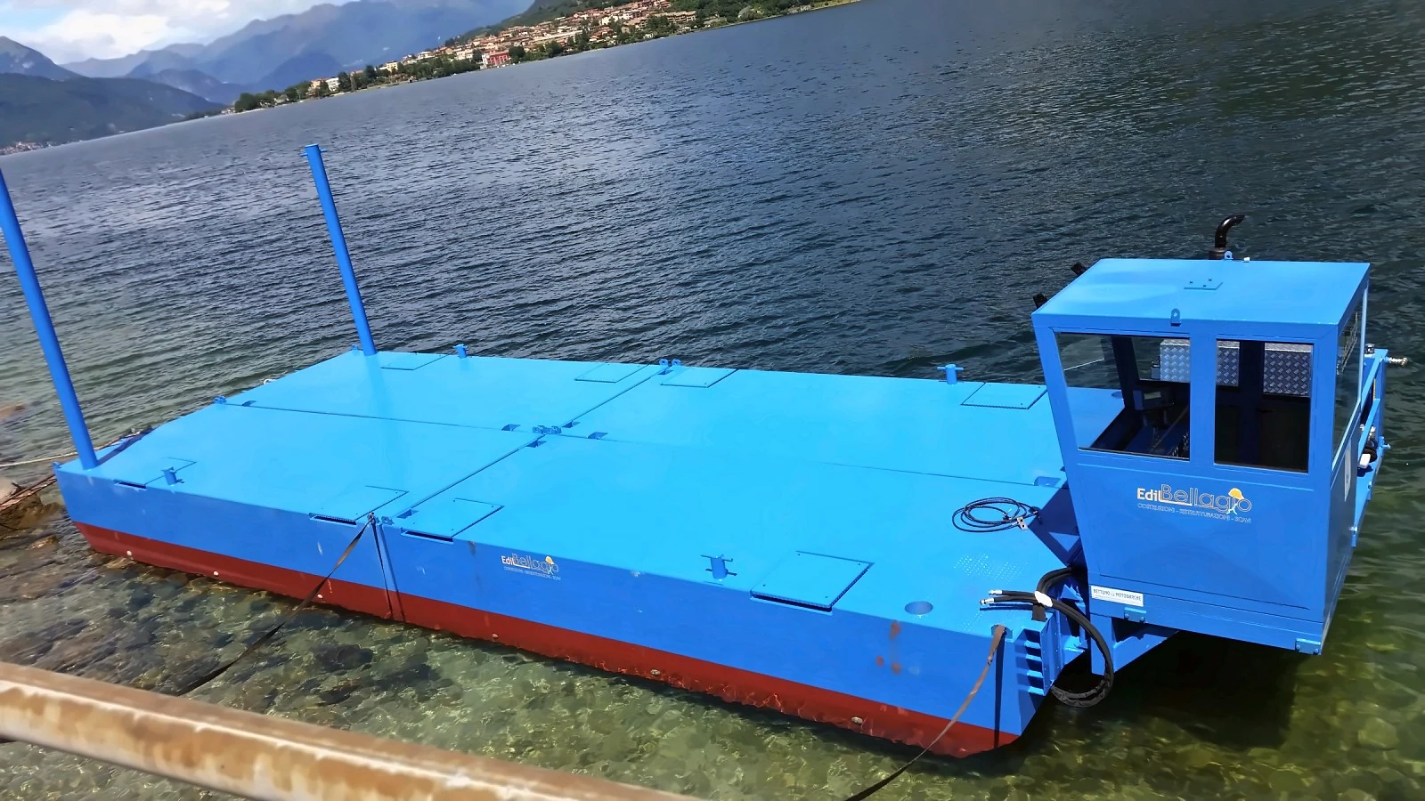 Ampio ponte di carico e cabina di comando a poppa — Barconi trasporto materiali — Spintori Nettuno