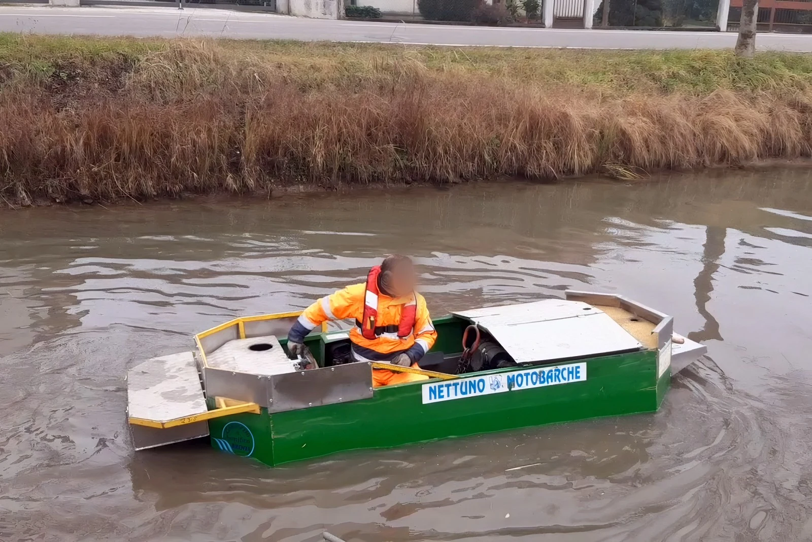 In navigazione lungo un canale — Fresatrici Fresa Nettuno