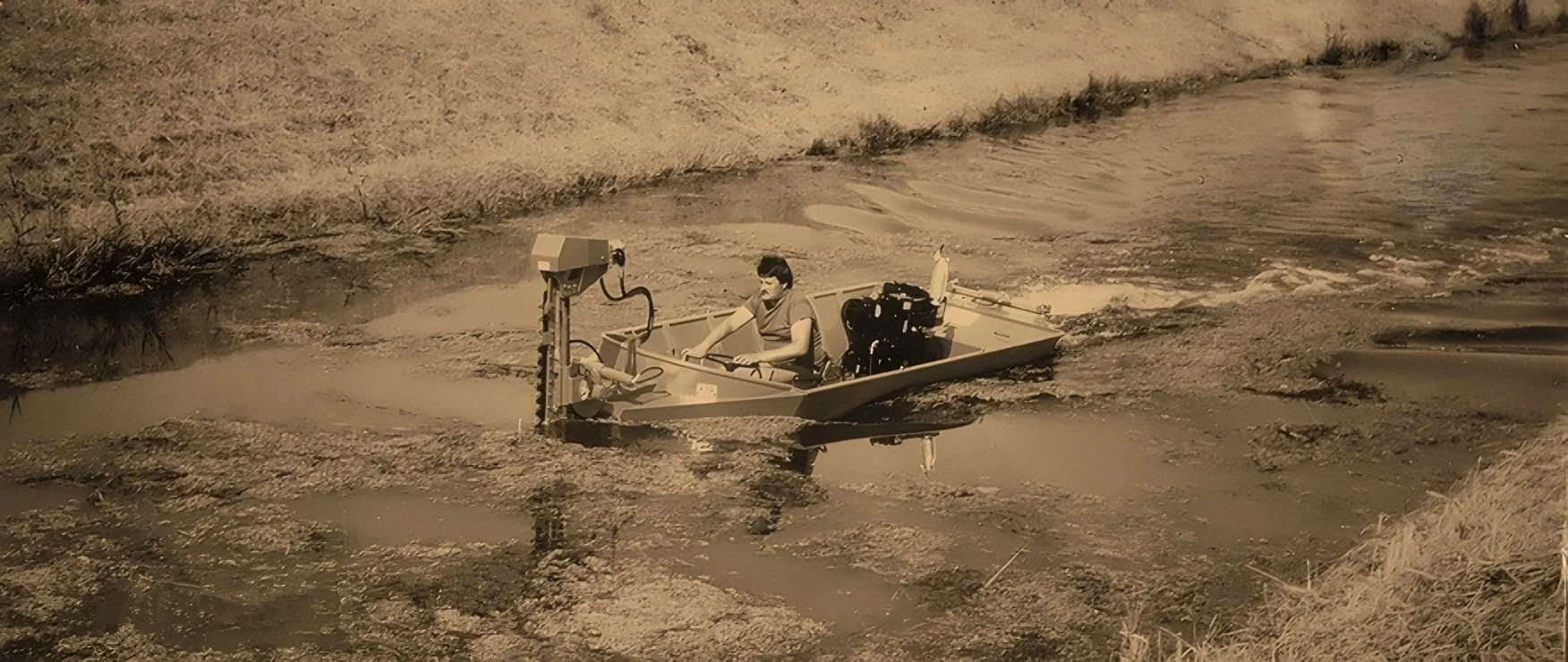 Una delle prime motobarche Nettuno al lavoro in Inghilterra, 1976