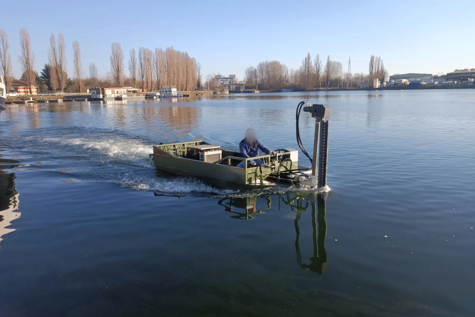 In navigazione sul lago — Diserbatrici mono/bielica Nettuno