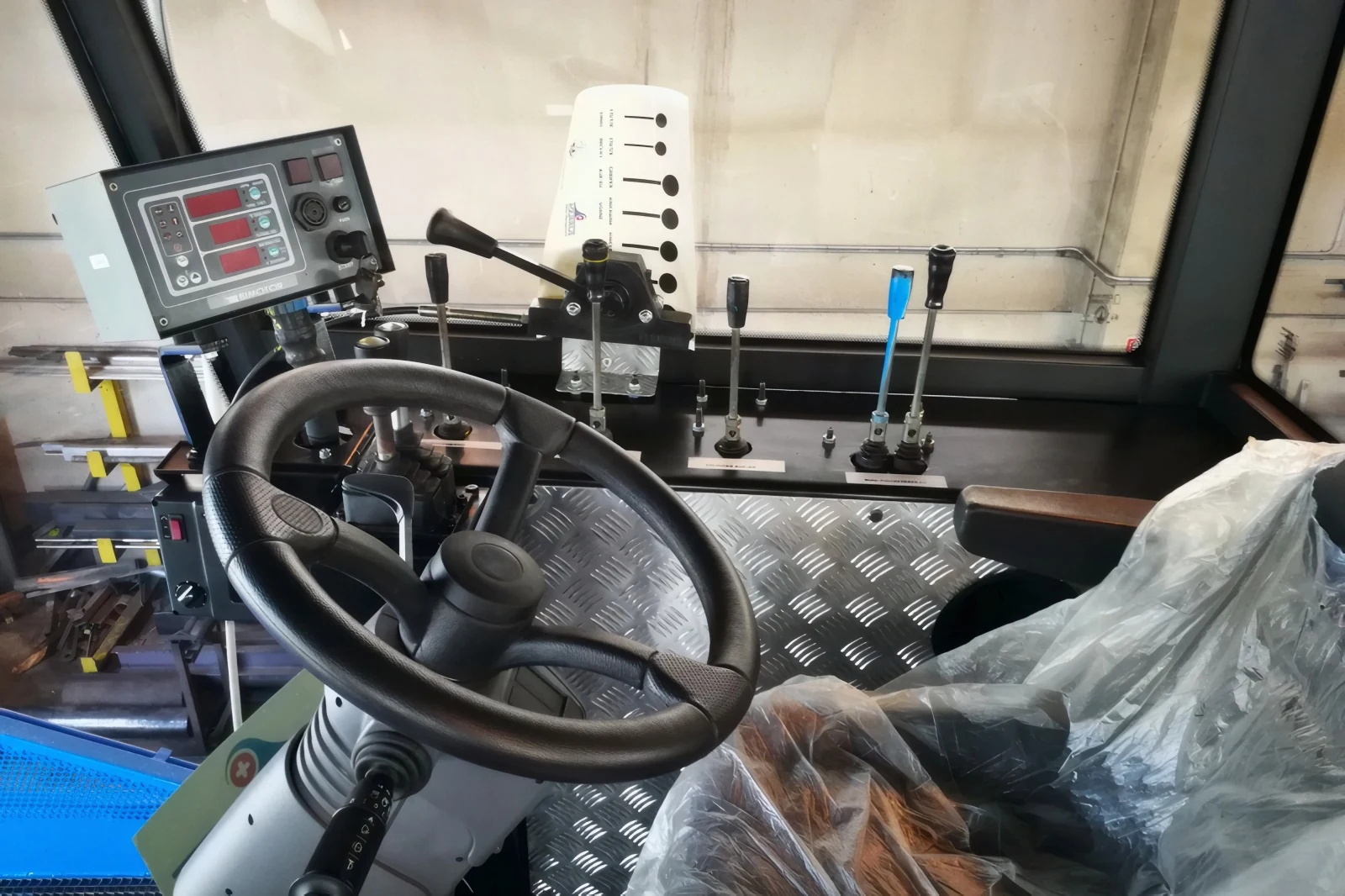 La cabina di comando, dettaglio — Natanti Pick-Up Nettuno