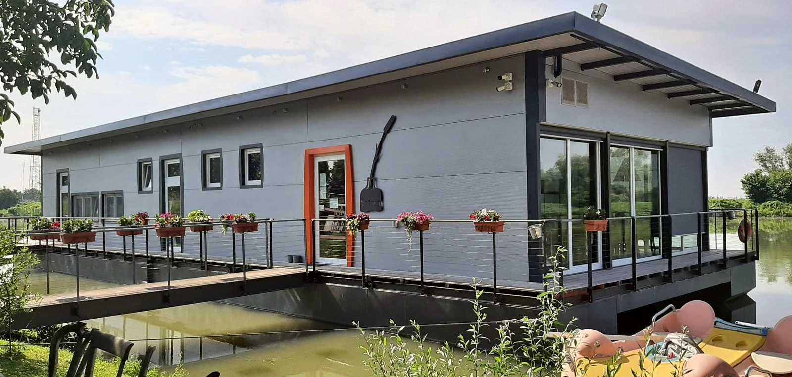 Il Tintero Boat oggi, a Torretta di Legnago (VR): allestimento e finiture di altre aziende — Ristorante galleggiante Nettuno