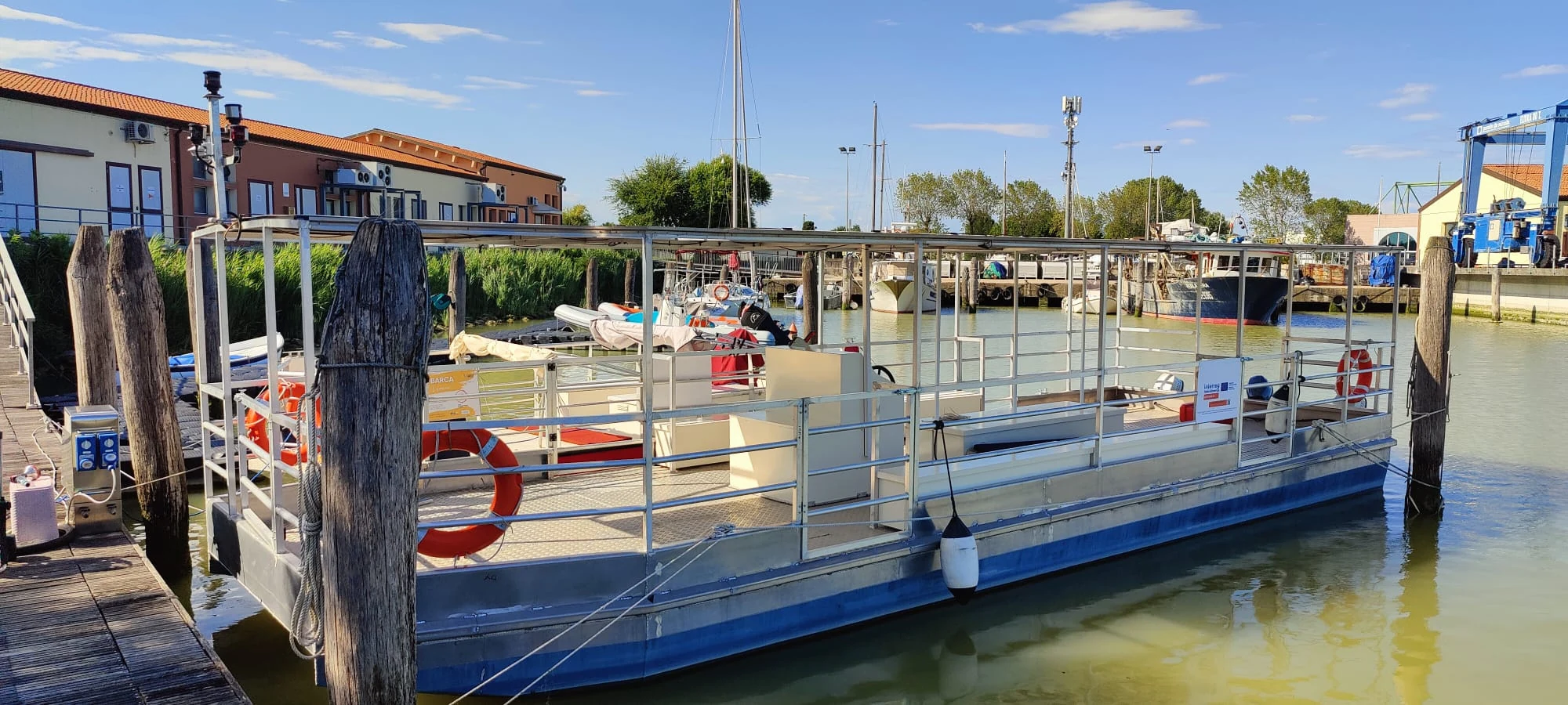 Pronta a navigare: scafo Nettuno, allestimento a cura di terzi — Barche trasporto passeggeri Nettuno